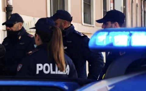 Gli spari al corteo del 25 aprile, gli investigatori sulle tracce dell’uomo col casco