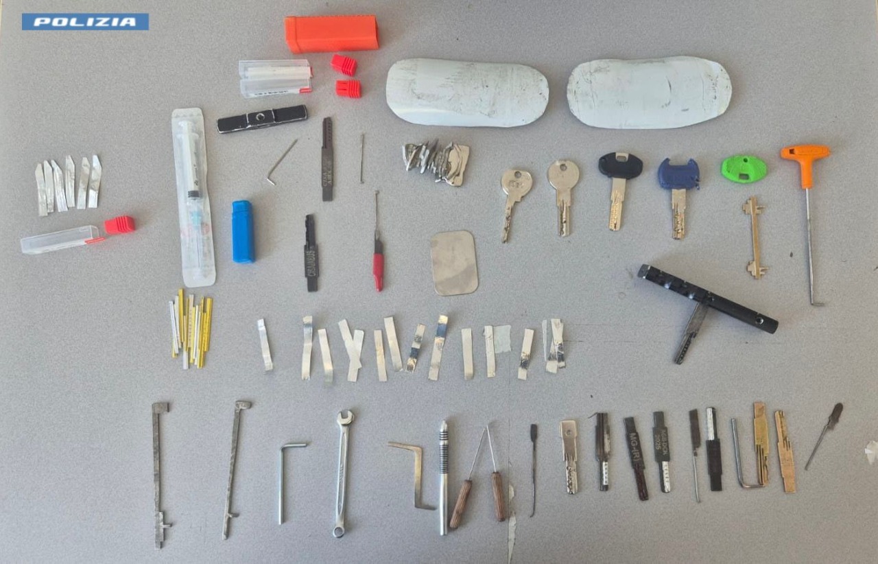 Sorpreso dal proprietario di casa mentre sta svaligiando l’abitazione