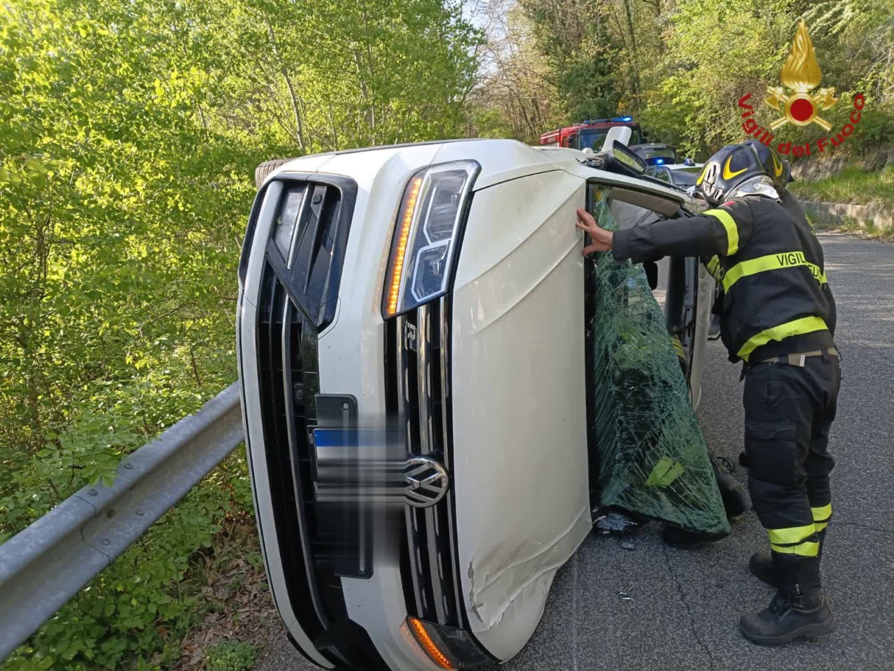 Incidente stradale, feriti mamma e due bambini