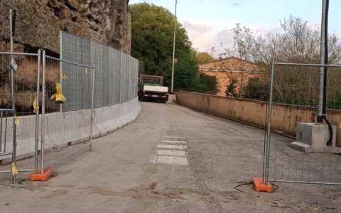Riaperta via dell’Isola Farnese dopo gli interventi di messa in sicurezza, il Sindaco ha firmato l’ordinanza