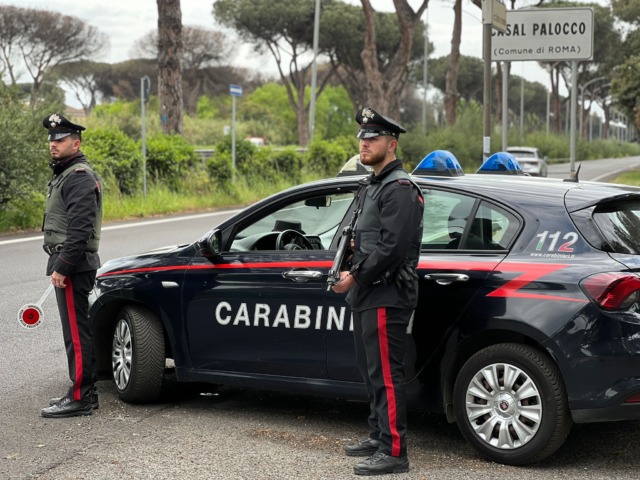 Bomba carta fatta esplodere davanti al negozio Lazio 1900 Store ad Ostia