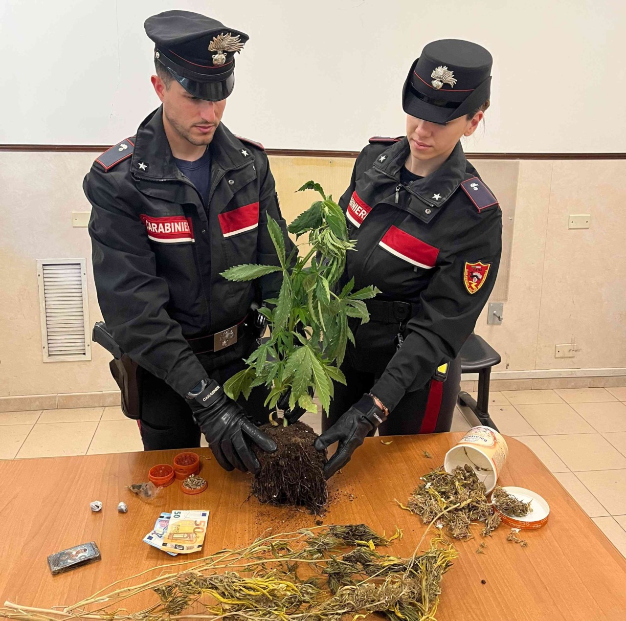 25 aprile, controlli dei carabinieri sul litorale