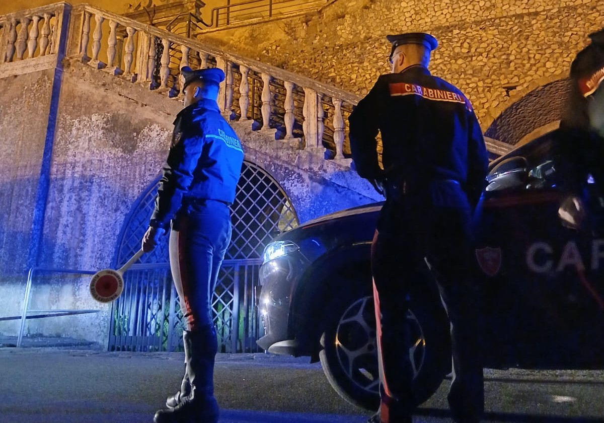 Fermato al bivio con la droga in auto, arrestato un 23enne