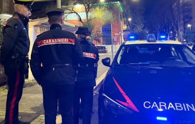 Picchiato da due giovani in piazza Vimercanti, denunciato un 16enne