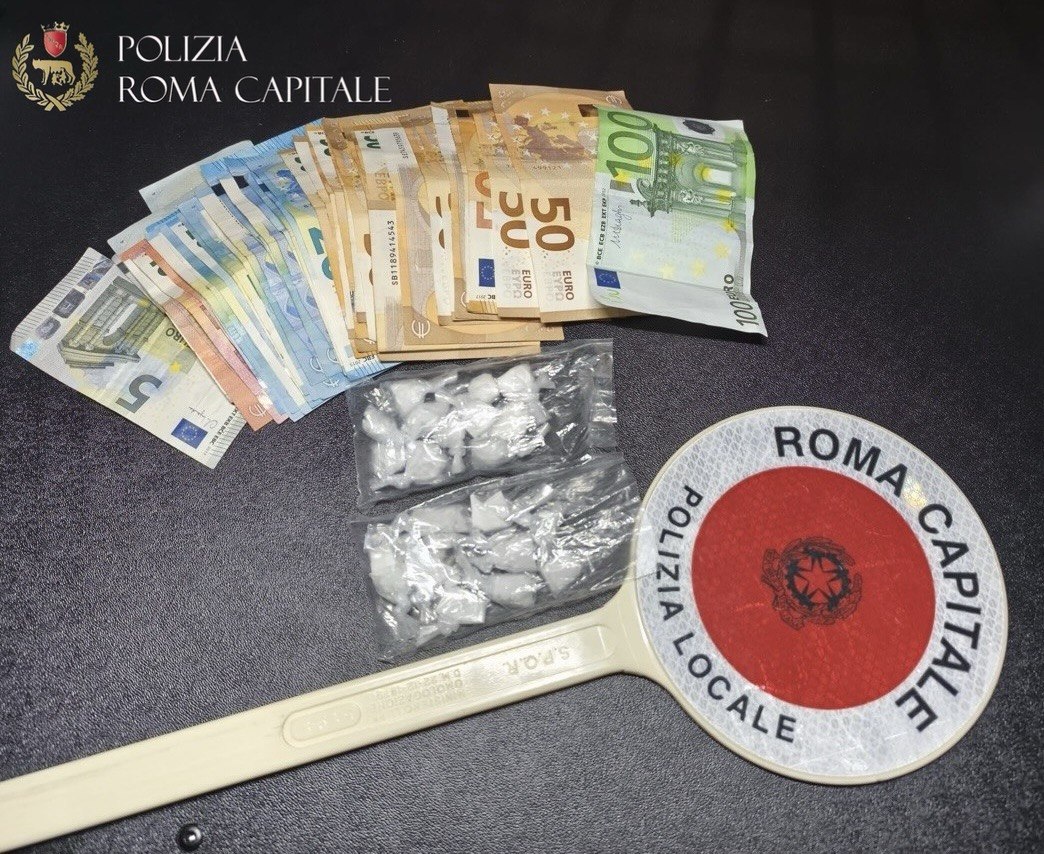 Incidente a Monteverde, trovato con droga e contanti