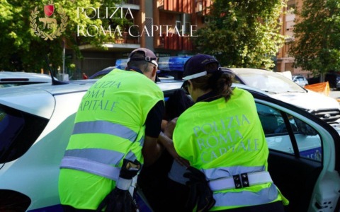 Parcheggiatore abusivo violento arrestato dalla Polizia Locale