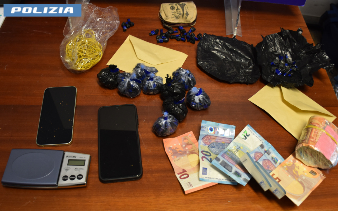 Base di spaccio in un B&B, arrestato pusher
