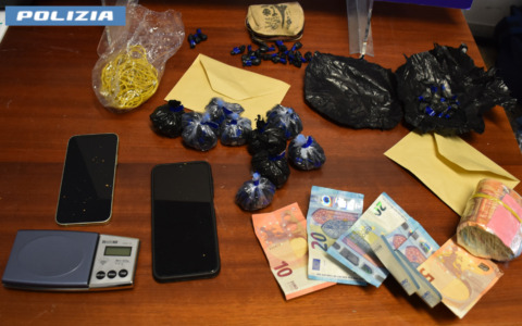 Base di spaccio in un B&B, arrestato pusher