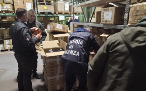 Sequestrati 115 milioni “made in China”, destinati nei negozi  e mercati della Capitale