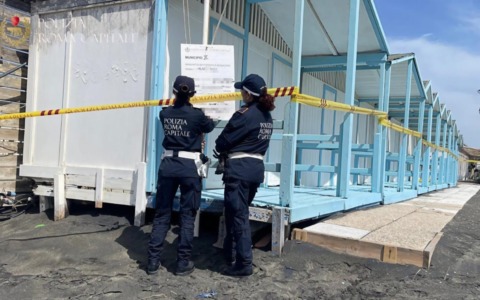 Stabilimenti balnesari abusivi, sequestrati “La Caletta” e “L’Oasi”