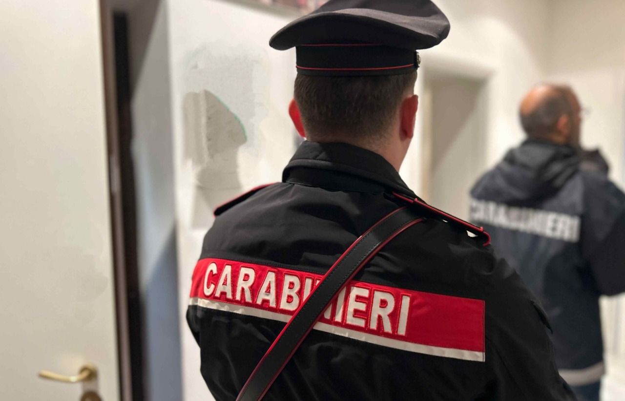 Il business dei “finti nipoti”: 5 arresti per estorsione e sciacallaggio sugli anziani