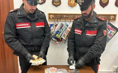 Trovati con dosi di cocaina in auto, tre arresti