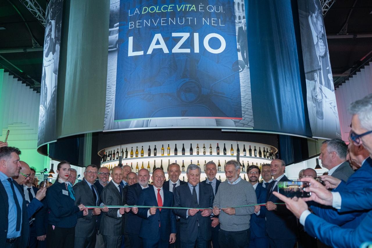 Vinitaly 2026, taglio del nastro per il padiglione Lazio