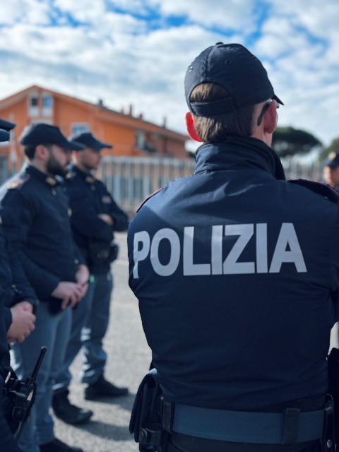 Punta la pistola contro la polizia, arrestato 28enne cileno a Ostia