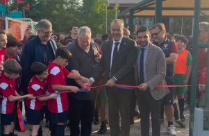 Il Presidente del Consiglio regionale inaugura il campo di calcio della parrocchia San Girolamo