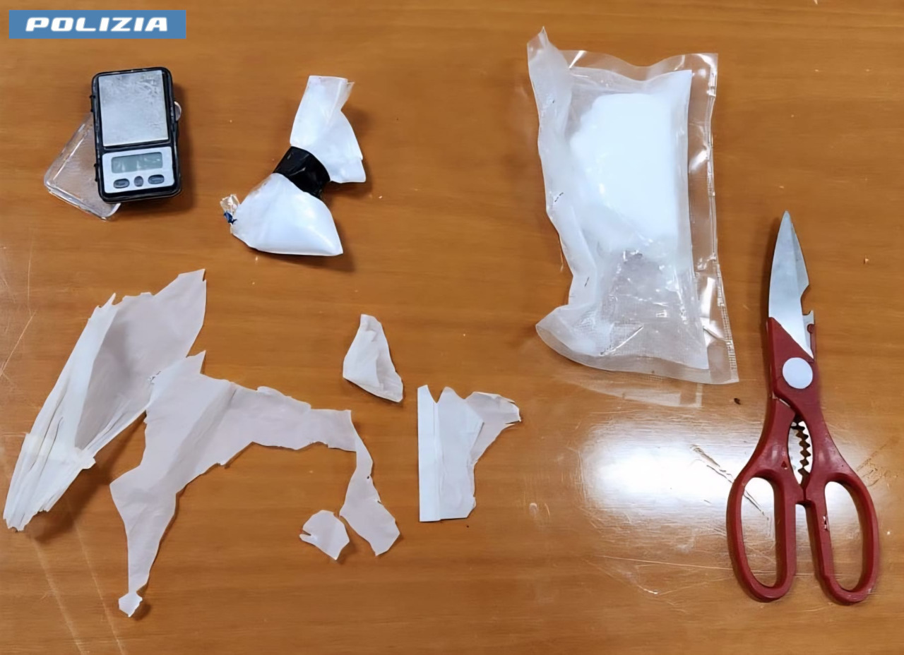 Droga on demand “al chiuso” e spaccio tra chat e consegne lampo on the road