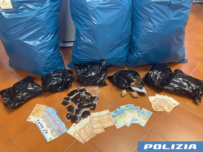 Roma Nord, fermati al casello con 13 kg di bulbi di papavero: due arresti