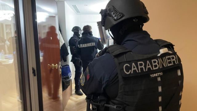 Sventata una faida tra clan, blitz dei Carabinieri. I vertici del gruppo criminale vicini ai Senese. IL VIDEO