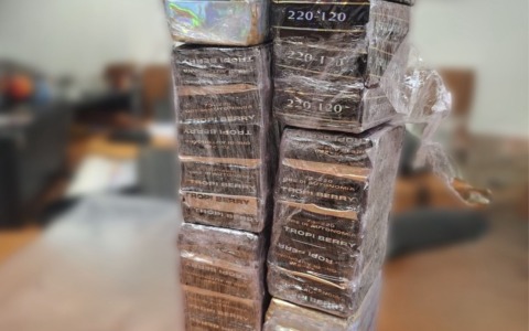 “Delivery” nasconde tre chili di droga nella spesa da consegnare