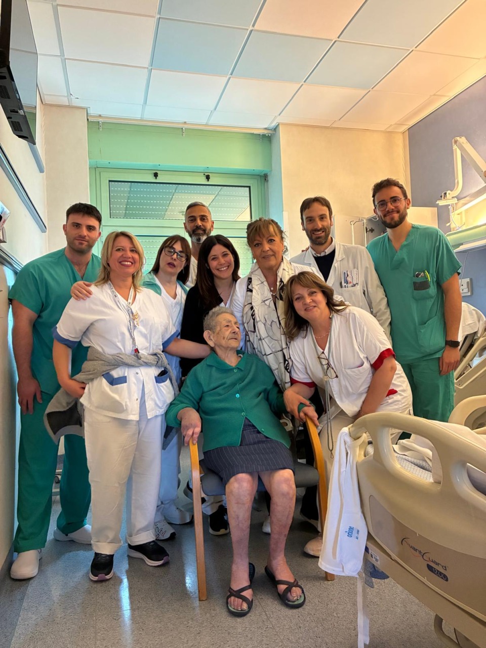Miracolo a 102 anni: operata al femore, torna in piedi dopo due giorni