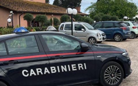 Blitz dei carabinieri, tre denunce, attività sospesa e sanzioni per oltre 18mila euro