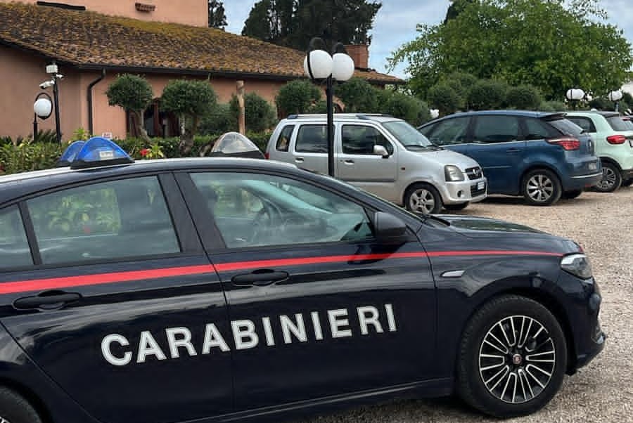 Blitz dei carabinieri, tre denunce, attività sospesa e sanzioni per oltre 18mila euro