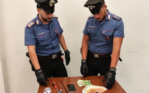 Sorpresa in casa dai proprietari insieme a due complici, 21enne arrestata