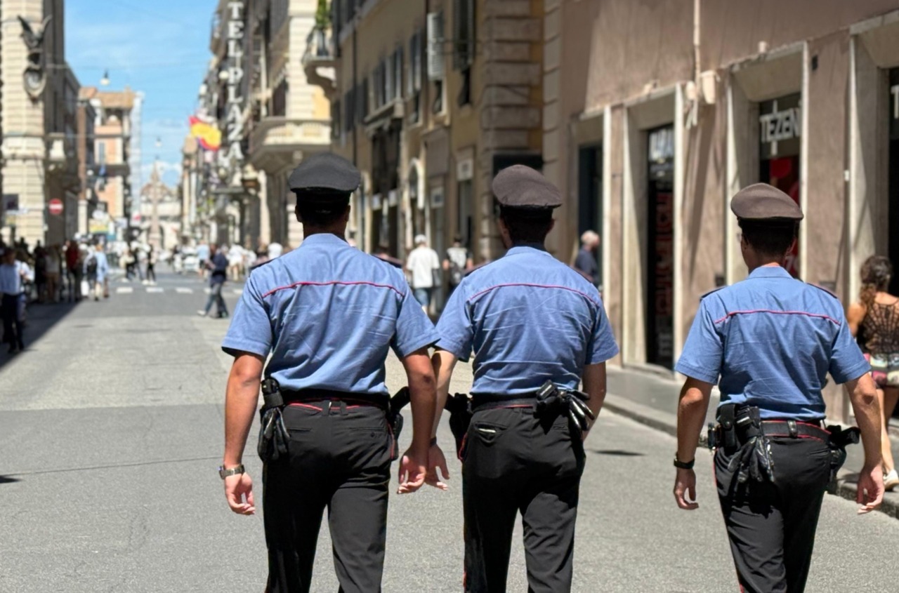 Tentano furto a un anziano in via dei Condotti, arrestate due borseggiatrici