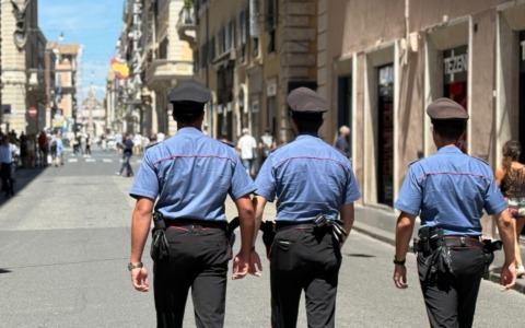 Tentano furto a un anziano in via dei Condotti, arrestate due borseggiatrici