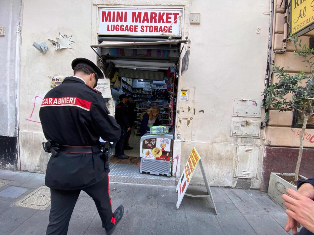 Controlli a Castro Pretorio e in stazione Termini, 5 arresti e 5 denunce