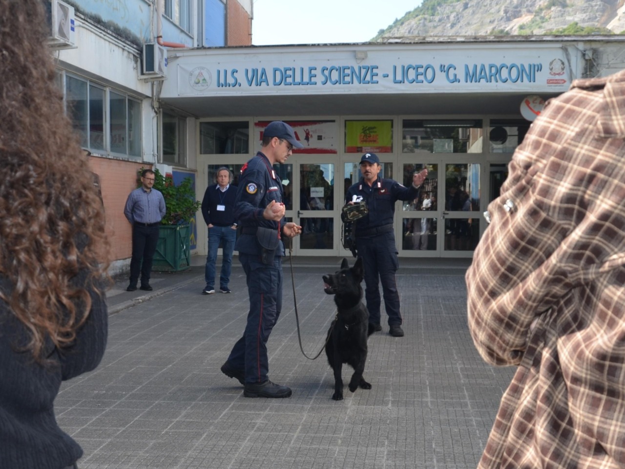 Legalità, droga e violenza di genere, i carabinieri incontrano gli studenti del “Marconi”
