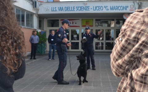 Legalità, droga e violenza di genere, i carabinieri incontrano gli studenti del “Marconi”