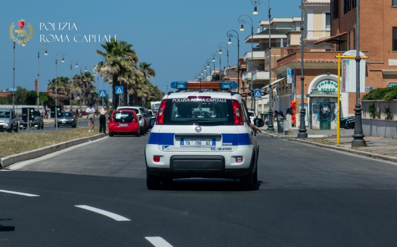 Controlli dal litorale al centro, maxi sequestro di oltre 10 mila articoli venduti illegalmente