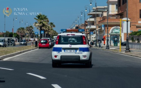 Controlli dal litorale al centro, maxi sequestro di oltre 10 mila articoli venduti illegalmente