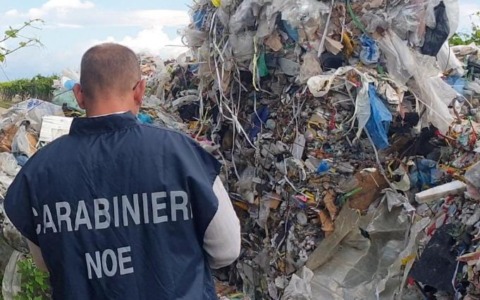 Maxi operazione sullo smaltimento illecito di rifiuti partita da Bari, coinvolta anche la capitale