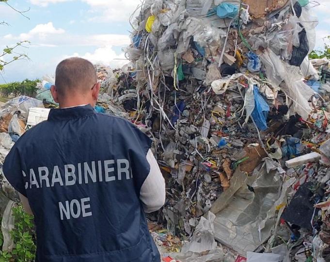 Maxi operazione sullo smaltimento illecito di rifiuti partita da Bari, coinvolta anche la capitale