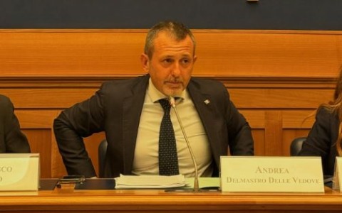 Delmastro in Antimafia: “Sono stato leggero, ma anche vittima di controlli carenti. A cena pure con altri di FdI”. VIDEO