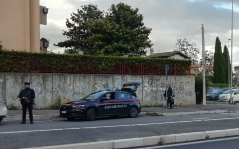 Energia rubata, droga e minori denunciati, blitz dei Carabinieri alla Magliana
