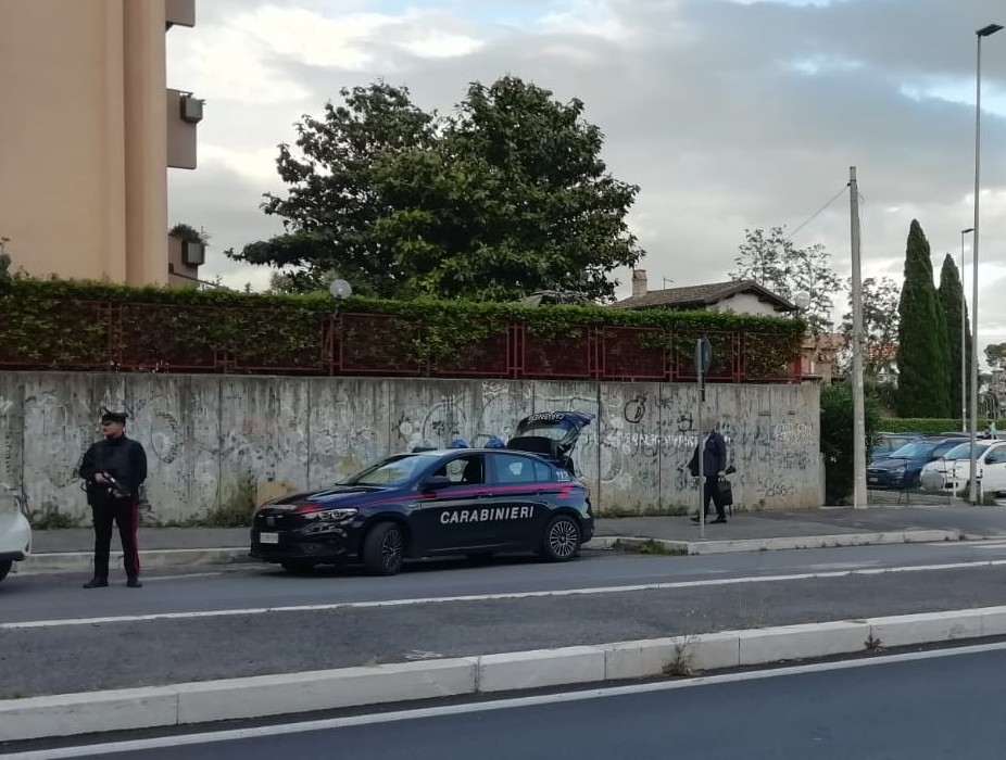 Energia rubata, droga e minori denunciati, blitz dei Carabinieri alla Magliana