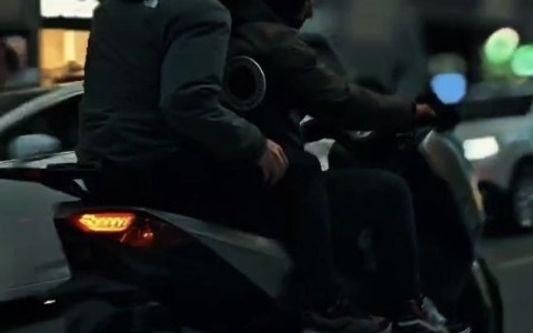 Droga consegnata “on the road”, quattro pusher arrestati dalla polizia