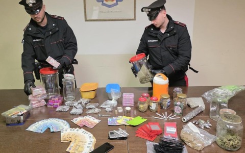 Oltre 4 chili di droga in casa, arrestato un giovane di 24 anni