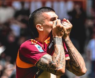 La Roma batte la Lazio 2-0 ed è vicinissima alla Champions