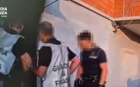 Traffico di sostanze stupefacenti nella piazza di spaccio delle “Case Rosse”, 26 arresti