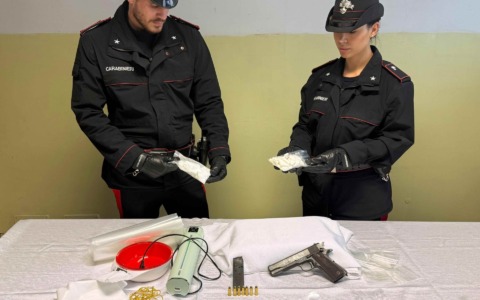 Controlli dei Carabinieri a Tor Bella Monaca. Sei arresti, sequestrata cocaina e una pistola