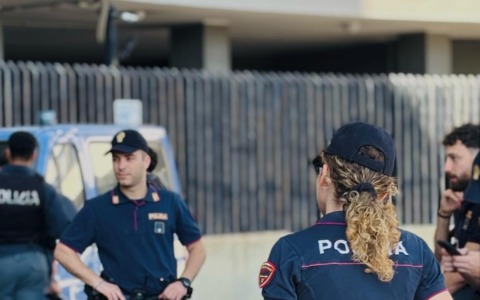 Tentano furto nel condominio dove abitano poliziotti, presi