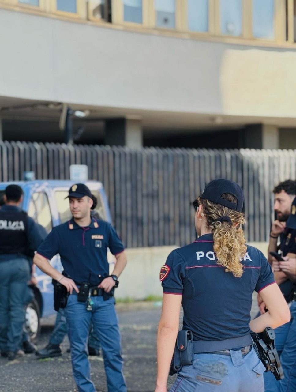 Tentano furto nel condominio dove abitano poliziotti, presi
