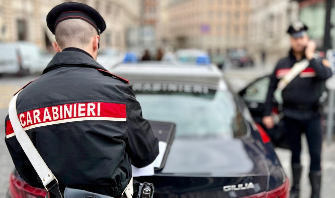 Rapinano un’anziana sulla sedia a rotelle, tre denunciati