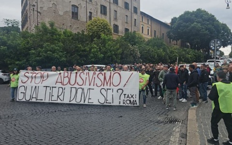 La protesta dei taxi, i sindacati: “Incontri insoddisfacenti, senza risposte sarà sciopero”