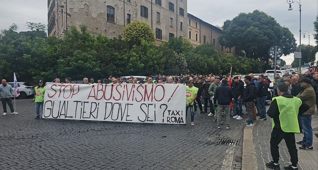 La protesta dei taxi, i sindacati: “Incontri insoddisfacenti, senza risposte sarà sciopero”