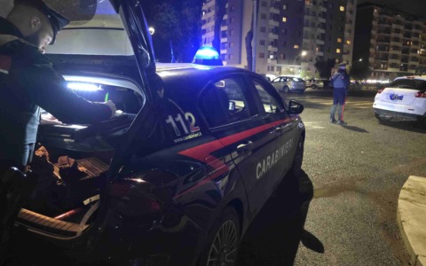 Tentano il colpo ai danni di una gioielleria, ladri in fuga